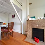 Bright Studio In Luxe Residential Building